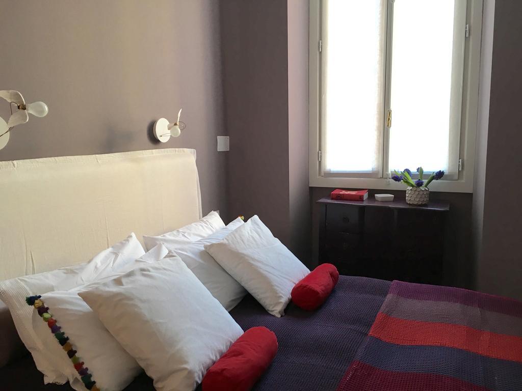 Zebra Rosso Leilighet Milano Rom bilde